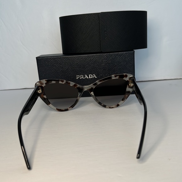 Authentic- PRADA Grey Gradient Cat Eye Ladies Sunglasses
PR 13YS UAO0A7 52 - Picture 11 of 13